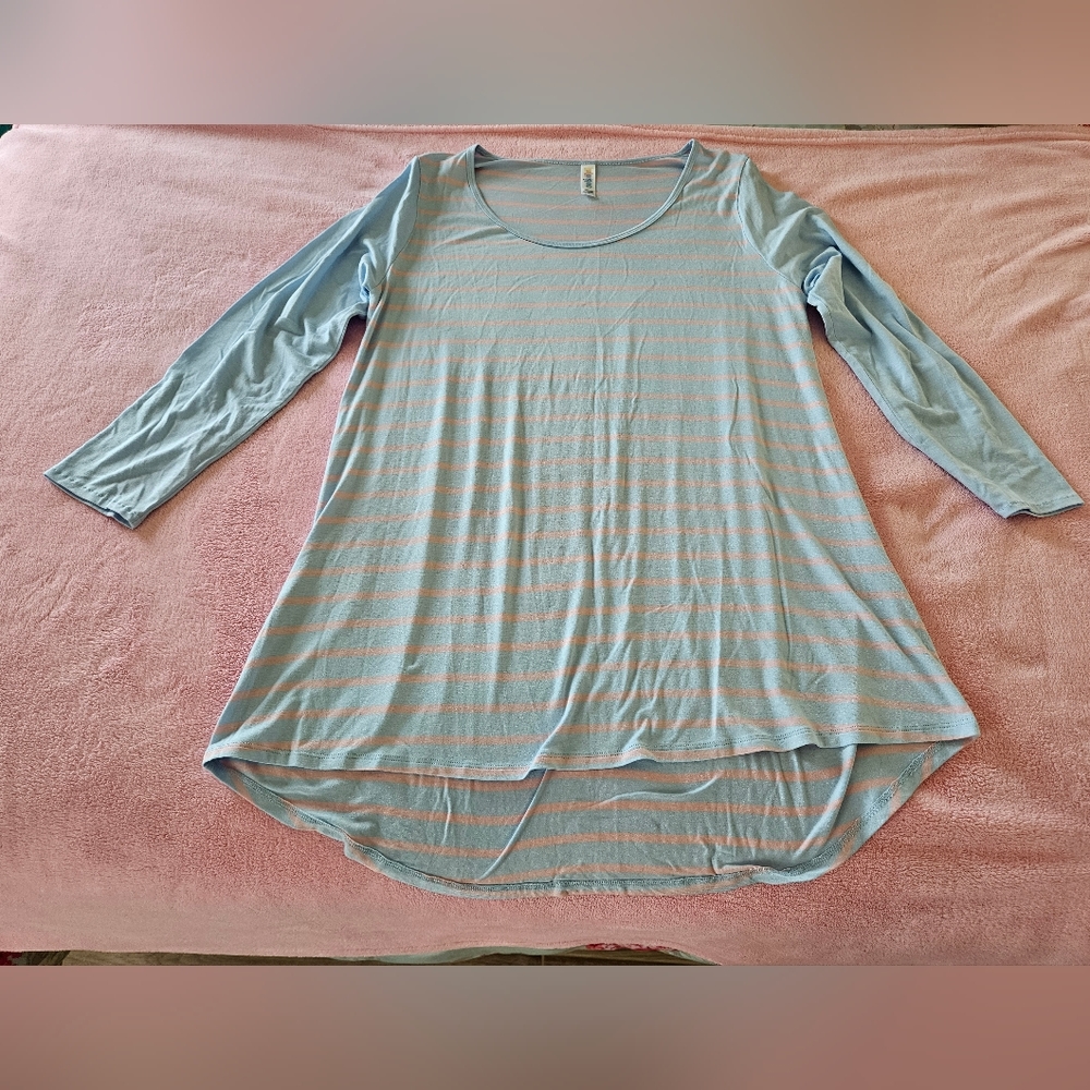 LuLaRoe Women's Flowy Tee Shirt NWOT